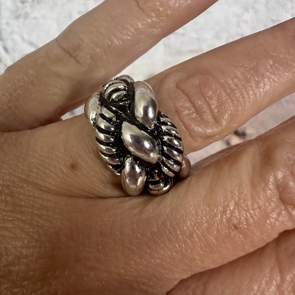 Silver‎ Tone Braided Rope Knot Ring, Size 7 Stretchy Costume Vintage Jewelry - Picture 2 of 14